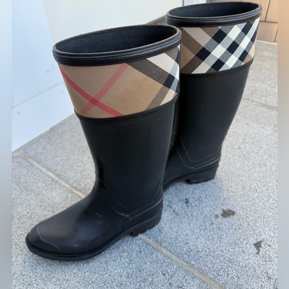 Burberry Women's Rain Boots - Crosshill Housecheck - Picture 8 of 9